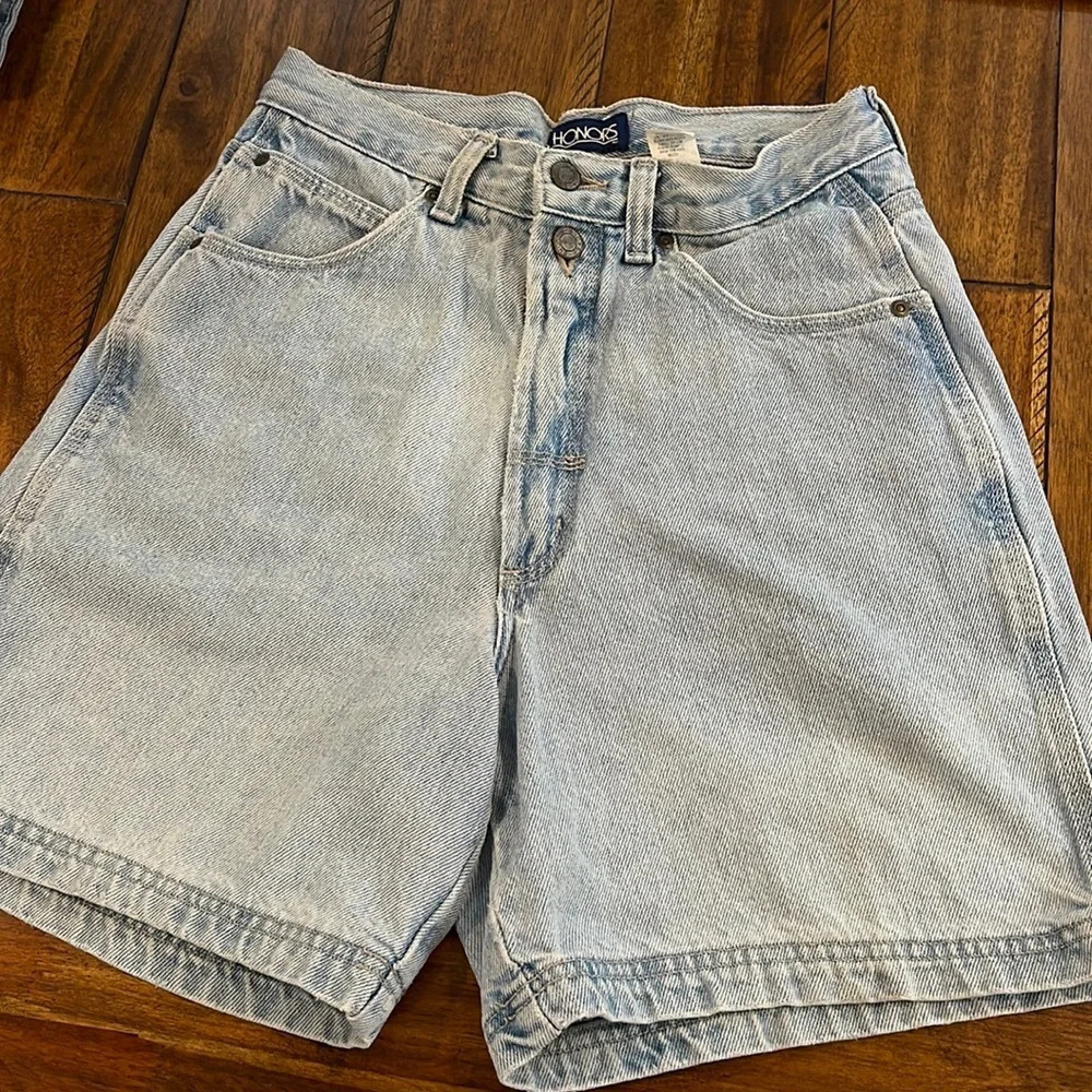 Vintage Honors light wash blue denim jean shorts size 8 high rise